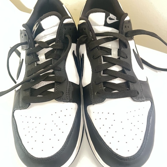 Nike Low-Top Sneakers in Black and White - Picture 8 of 8